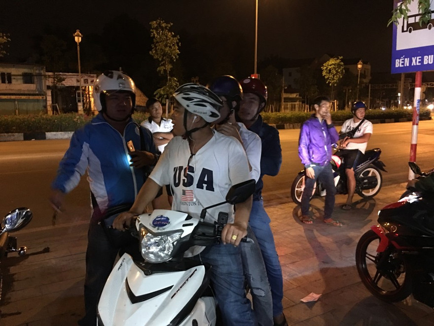 “Hiệp sĩ” đưa tên cướp về trụ sở công an