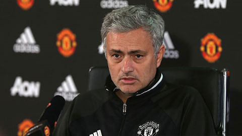 Mourinho bức xúc vì LĐBĐ Anh thiên vị Wenger