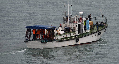 Chiếc tàu tham gia nhiệm vụ tìm kiếm thi thể các nạn nhân. Ảnh: Sputnik.