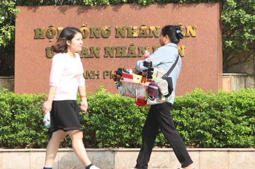 Hà Nội sẽ ban hành hai bộ quy tắc ứng xử cho người dân và cán bộ, công chức. 