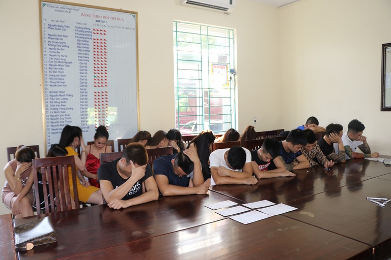 Nhóm đối tượng tại cơ quan công an. Ảnh: Công an Vĩnh Phúc.