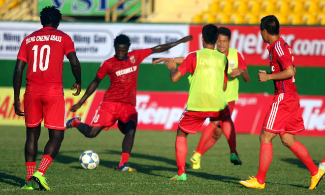 Các cầu thủ B.Bình Dương tích cực tập luyện cho Siêu Cúp. Ảnh: Tường Vũ.