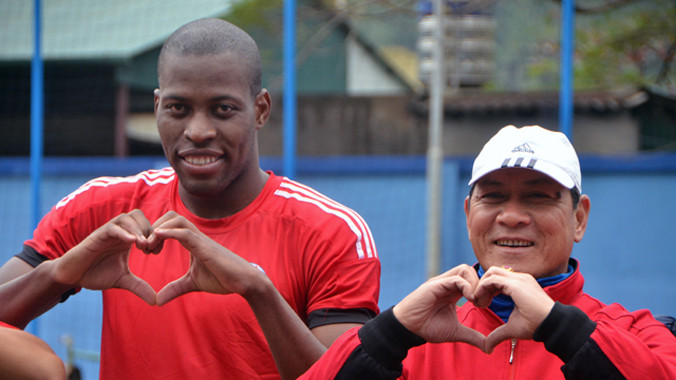 Đội bóng Than Quảng Ninh rạng rỡ với 'Nụ cười Hạ Long'