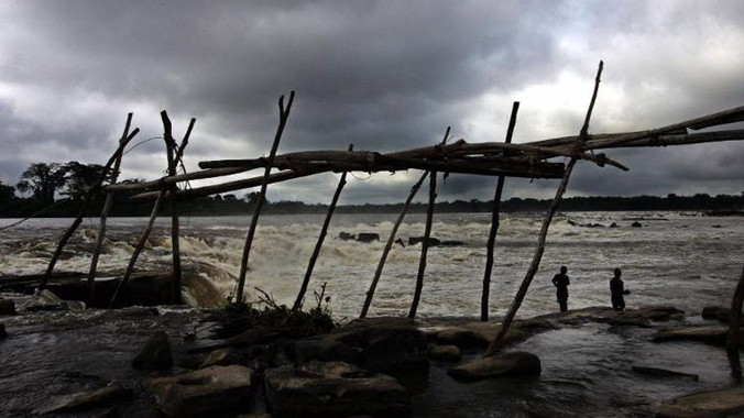Một đoạn sông Congo chảy qua Kinsangani. Ảnh AFP.