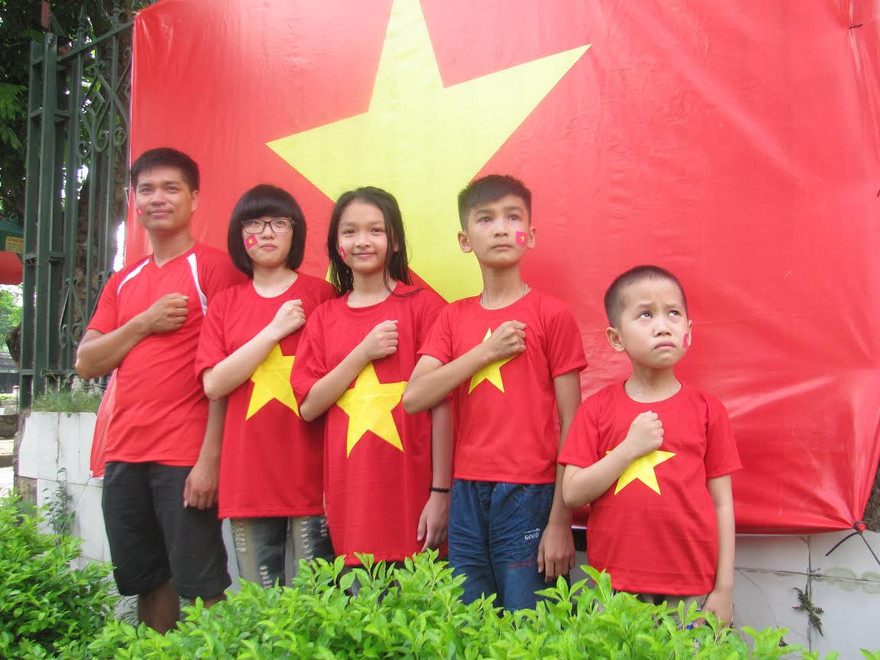 Cùng hướng về Trường Sa. ảnh: Duy Chiến 