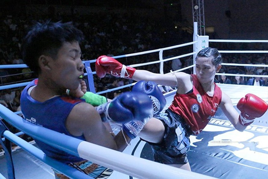 Hữu Hiếu (giáp đỏ) lần đầu tiên giành HC vàng thế giới. Ảnh: Nam Trung/TTVN.