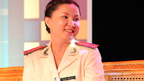 Trung uý Bùi Thị Ngọc Vân có nụ cười hiền hậu. Ảnh: Duy Trần.