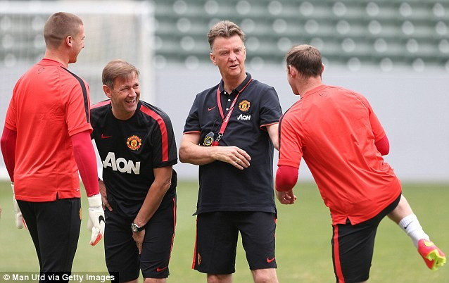 Van Gaal là Ferguson hay David Moyes mới?