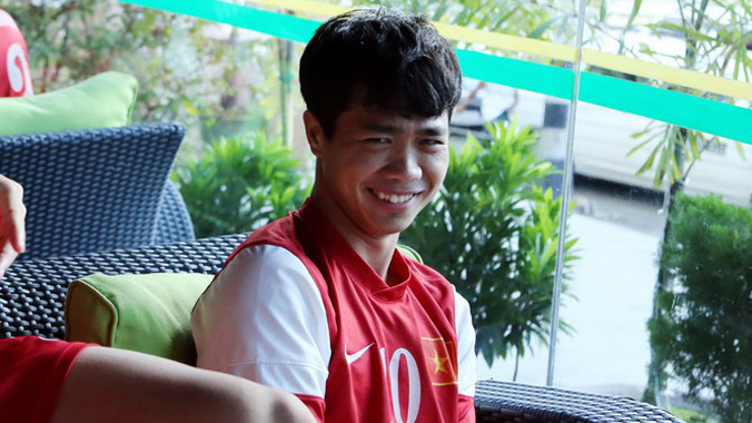 Công Phượng không quan tâm đến tin đồn anh gian lận tuổi. Ảnh: Độc Lập