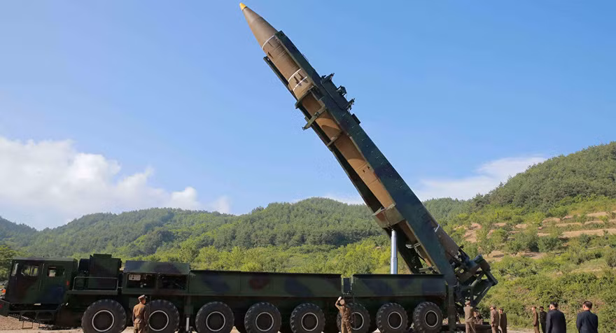 Tên lửa được cho là Hwasong-14 của Triều Tiên. Ảnh: KCNA