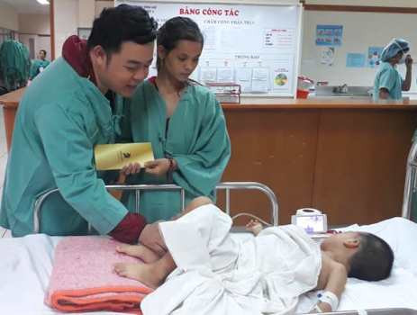 Bé trai đã hồi tỉnh nhưng vẫn đang được theo dõi đặc biệt