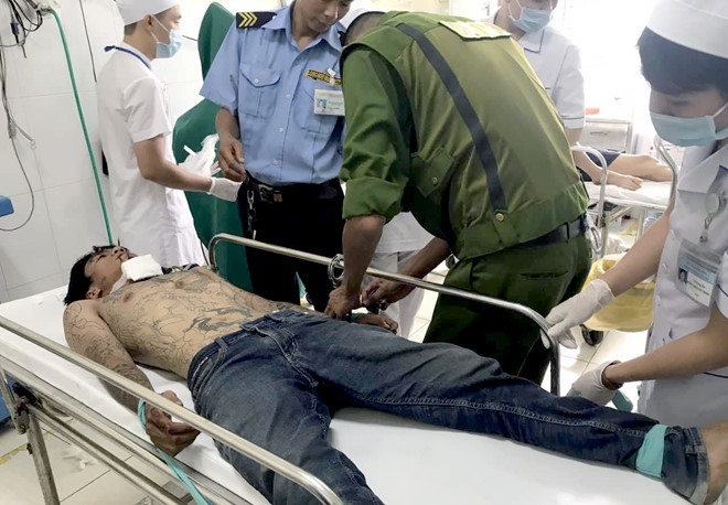 Lê Hoàng Thịnh được cấp cứu sau khi tự cứa cổ mình