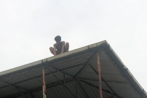 Nam thanh niên có biểu hiện ngáo đá