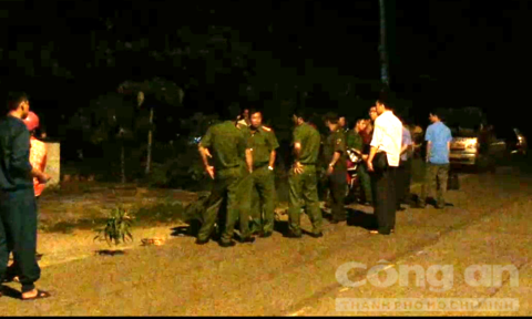 Công an tiến hành khám nghiệm hiện trường vụ án mạng​