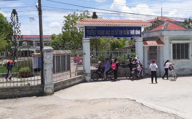 rường THCS thị trấn Thới Bình không phân công đứng lớp giảng dạy đối với thầy giáo dạy bị tố sàm sỡ nữ sinh