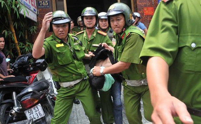 Công an khống chế 1 đối tượng phạm tội trước đó