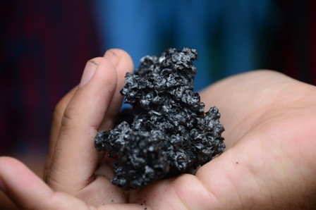 Sự thật thông tin nghi "gạo giả" ở Quảng Ngãi. Trước đó, một người dân đem rang gạo thì thấy vón cục.