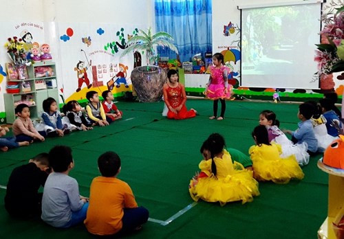 Cô giáo mắc bệnh ung thư vẫn kiên cường đứng lớp