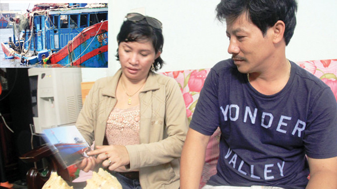 Vợ chồng chủ tàu Huỳnh Thị Như Hoa tuyên bố đang củng cố hồ sơ để khởi kiện phía Trung Quốc; Con tàu bị đắm chìm (ảnh nhỏ). Ảnh: PV
