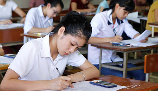 Công an thu giữ hàng chục bộ thu phát dùng để gian lận thi cử