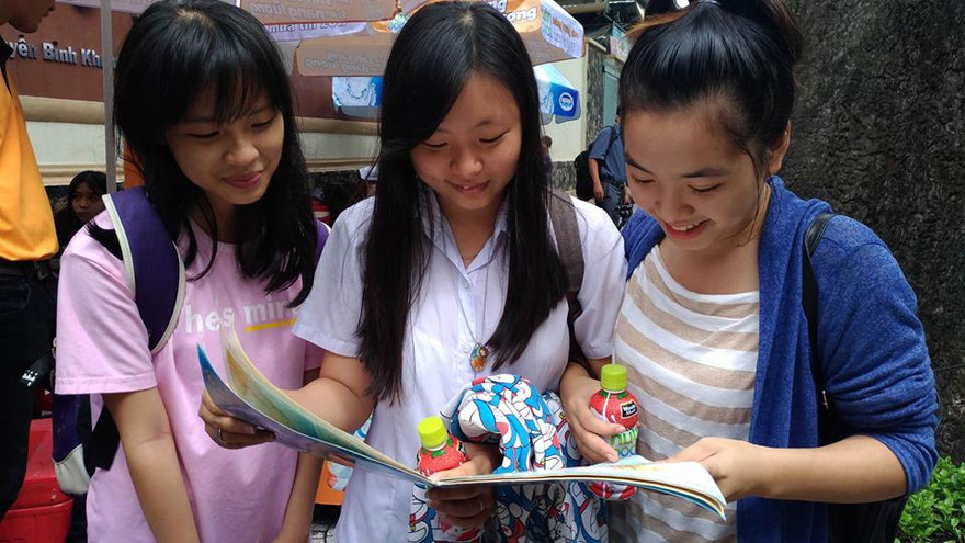 Thí sinh hoàn thành bài thi trong tâm trạng phấn khởi. Ảnh Nguyễn Dũng