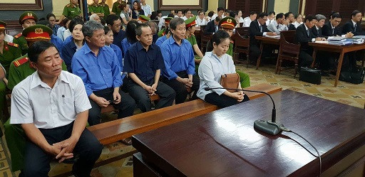 Phòng xử thiếu vắng bà Phấn. Ảnh: Tân Châu