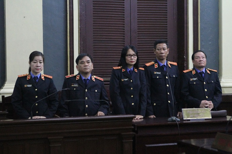 Sáng nay (9/5), VKS vẫn đang công bố bảng cáo trạng. Ảnh: Tân Châu