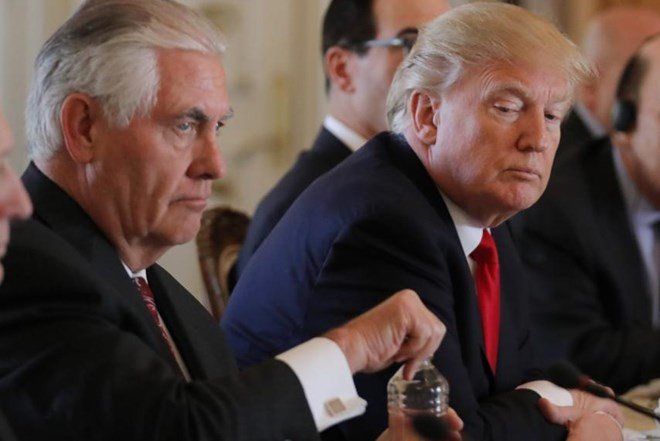 Tổng thống Mỹ Donald Trump (phải) và ông Rex Tillerson. Nguồn: Reuters.