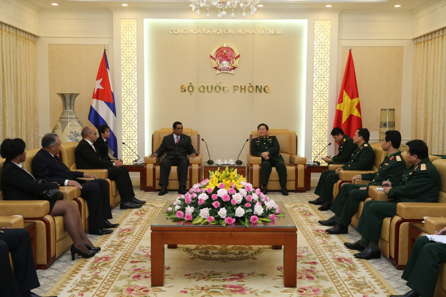 Đại tướng Ngô Xuân Lịch tiếp Đại tá Otto Dalcourt Cesar