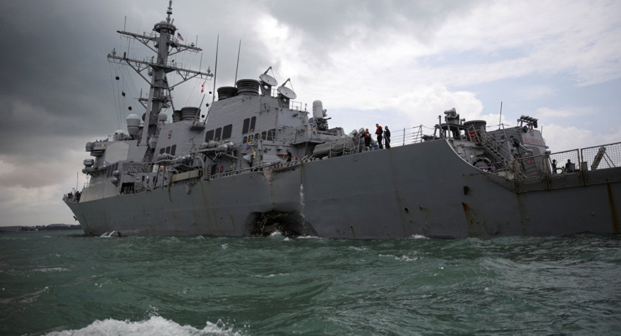 Chuyên gia Nga cho rằng, sự cẩu thả của thủy thủ đoàn John S. McCain là nguyên nhân của vụ va chạm không đáng có. Ảnh: Reuters
