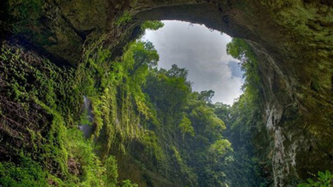 Hang động tự nhiên lớn nhất thế giới hiện lên vô cùng kỳ vỹ.