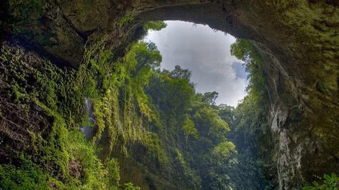 Hang động tự nhiên lớn nhất thế giới hiện lên vô cùng kỳ vỹ.