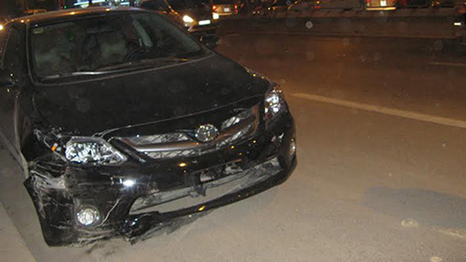 Chiếc xe gây tai nạn bị hỏng phần đầu.