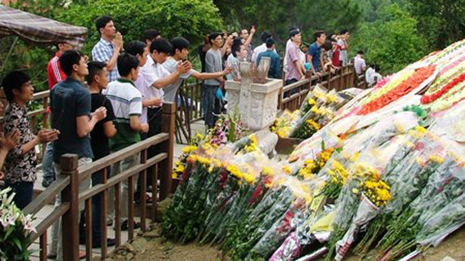 Theo Thượng úy Hải chỉ tính riêng trong ngày hôm nay đã có hơn gần 250 đoàn với gần 4 ngàn người đến viếng.