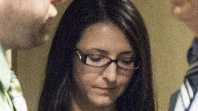 Cô Emma Czornobaj, 25 tuổi án tù 90 ngày, cũng như cấm cô lái xe trong vòng 10 năm.