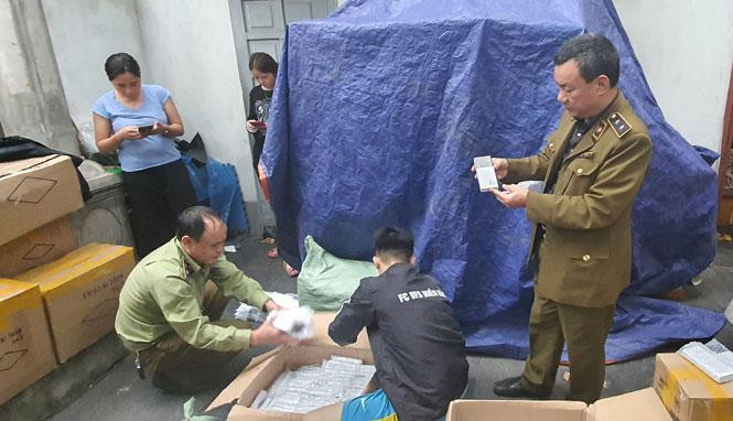 Hà Nội: Thu giữ 2.000 pin dự phòng nhái nhãn hiệu SAMSUNG