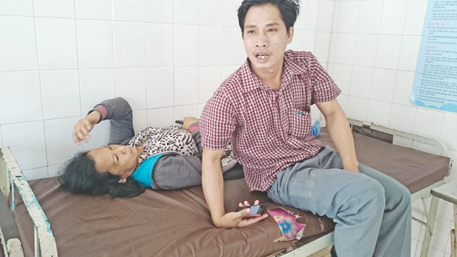 Vợ chồng anh Hên - chị Tâm đau đớn kể lại sự việc con mình bị bắt cóc. Ảnh: L.N