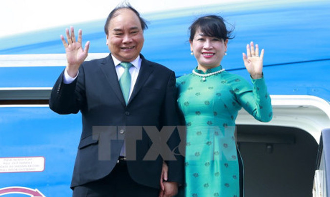 Thủ tướng Nguyễn Xuân Phúc và Phu nhân tại sân bay Schiphol Amsterdam. Ảnh: Thống Nhất/TTXVN.