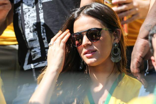 Neymar bị bồ xinh 'đá bay' vì thói trăng hoa