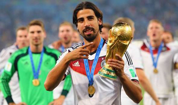 Khedira trên dường đến Anh thi đấu