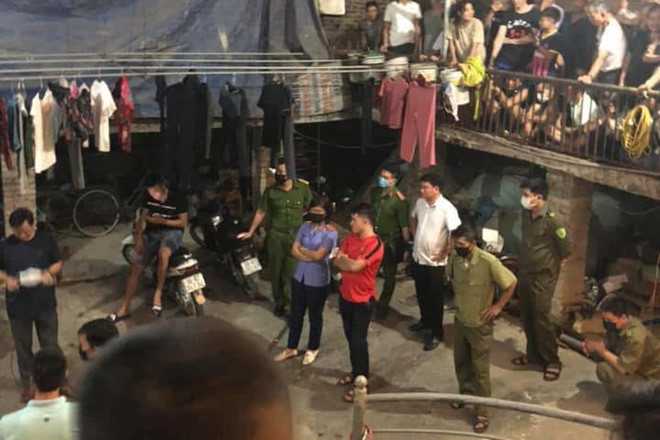 Công an xuất hiện tại dãy trọ khi nhận được tin báo. Ảnh: Giao thông Quốc gia