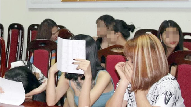 Trong số những người bị đưa về trụ sở công an kiểm tra, nhiều trường hợp dương tính với ma tuý. Ảnh: Báo Bắc Giang