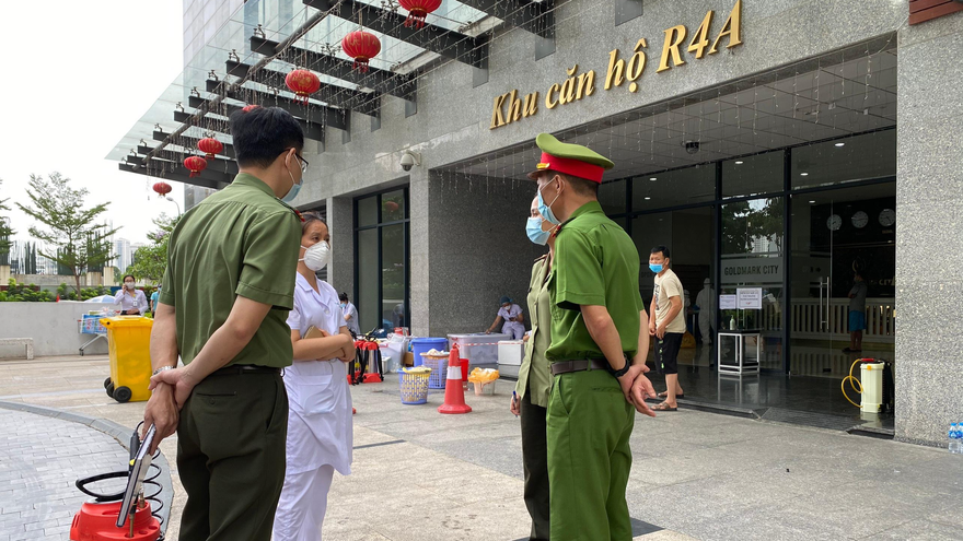 Thành lập các tổ công tác tiến hành truy vết các trường hợp nghi nhiễm COVID-19.