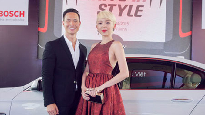 Tóc Tiên bất ngờ sánh đôi cùng Kim Lý