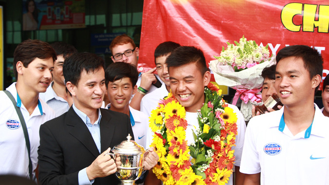 Người hâm mộ chào đón nồng nhiệt Lý Hoàng Nam