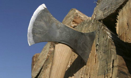 Hung thủ dùng rìu sát hại nạn nhân. Ảnh minh họa: Gallo Images.