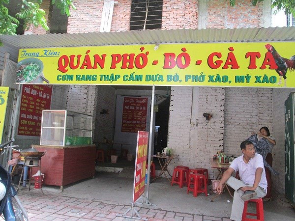 Quán phở của gia đình anh Hùng tại Trung Văn (Từ Liêm).