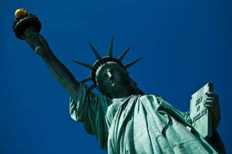 Tượng Nũ thần tự do, Mỹ bị đánh bom. (Ảnh: AP)