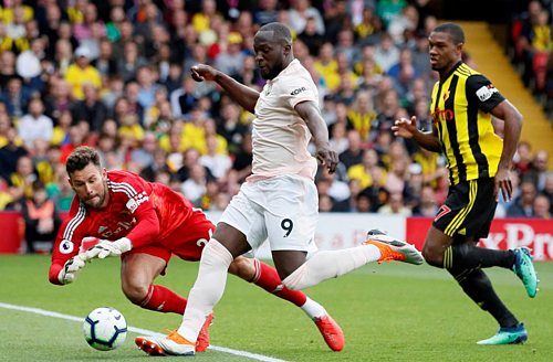 Lukaku mở tỷ số ở lượt đi, khi Man Utd thắng 2-1 tại Vicarage Road. Ảnh: Reuters.