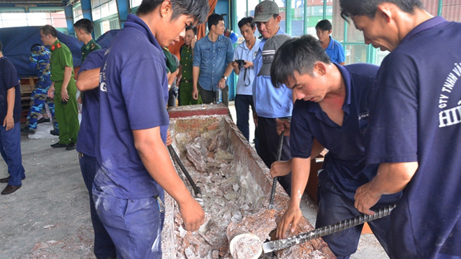 Tang vật ngà voi ở 4 vụ buôn lậu đều được cất giấu trong các khúc gỗ rỗng ruột